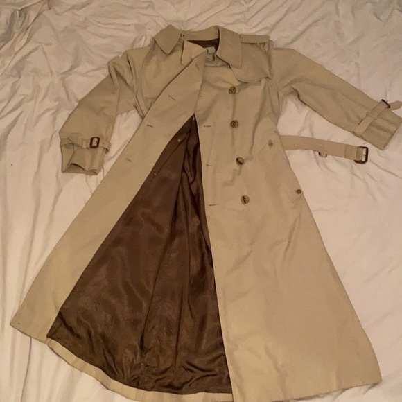 Aquascutum London Jackets & Blazers - Ladies aquascutum 48 inch trench coat. Coloured tan.